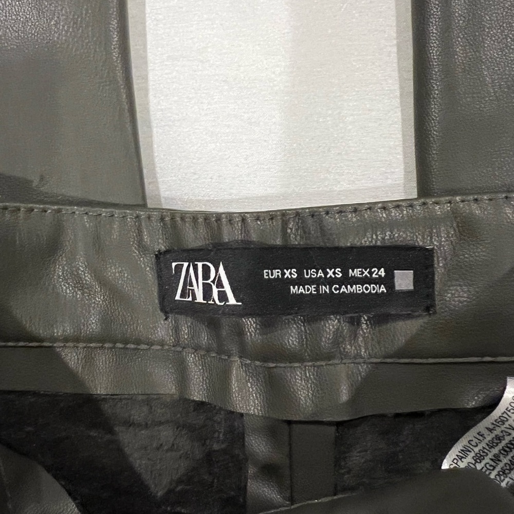 NWOT ZARA ARMY GREEN FAUX LEATHER PANTS SIZE XS - Picture 3 of 9